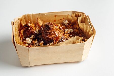 Пудинг с ореховым пралине, карамелью и пеканом