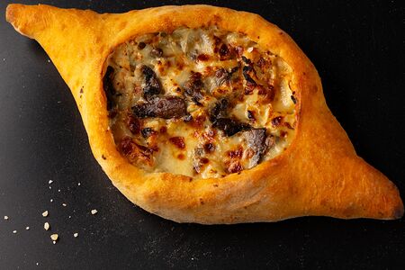 Хачапури по-аджарски с курицей и грибами 