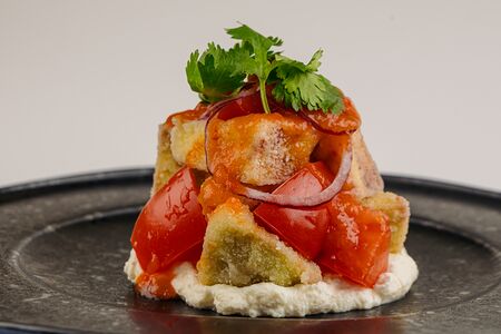 Салат с хрустящими баклажанами