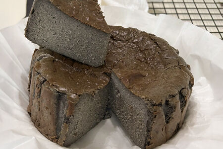 Баскский чизкейк с Черным кунжутом