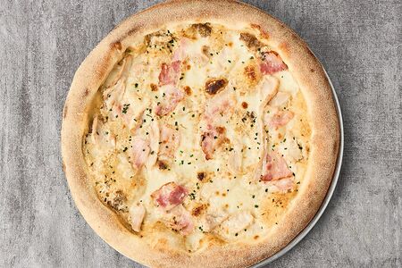 Курица, бекон и грибной соус