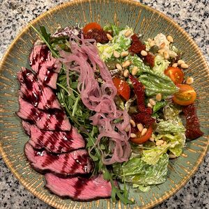 Салат с ростбифом