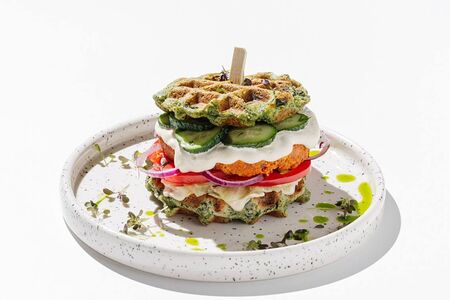 Бургер с вафельными булочками