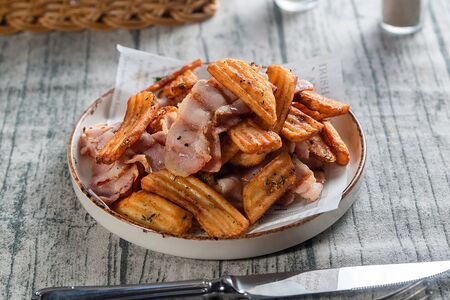 Чипсы картофельные с беконом