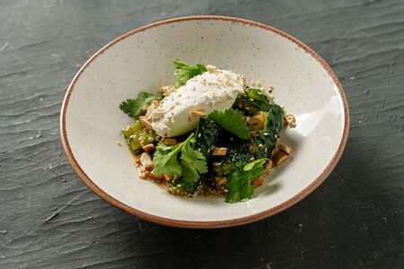 Битые огурцы с кешью и сырным кремом