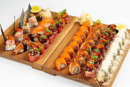 Сет №1(13Калифор, маслян, тунец2, краб,(угорь2, лосось2),(тунец2, краб2)