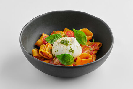 Паккери с бурратой и соусом Наполи