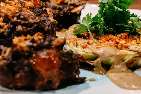 Томленые бычьи хвосты со стейком из молодой капусты 