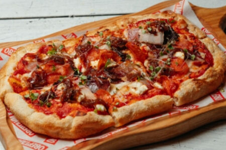 Римская пицца с техасским брискетом