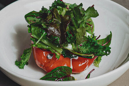 Запеченный болгарский перец, страчателла, харисса