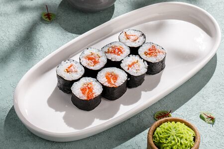 Роллы с копченым лососем