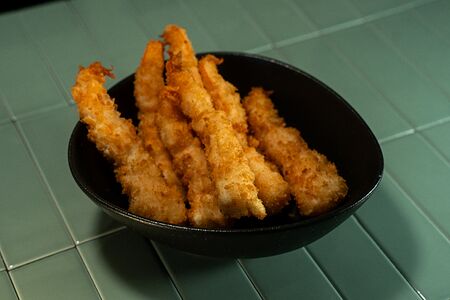 Креветки темпура с соусом спайси