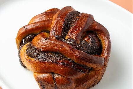 Булочка с маком
