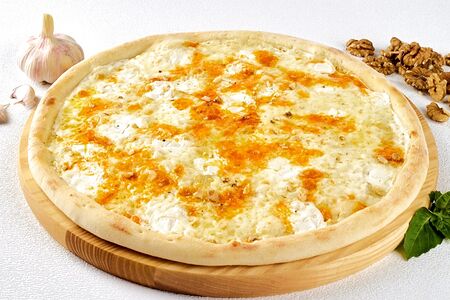 Четыре сыра пицца