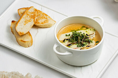 Сливочное фондю с крабом и креветками