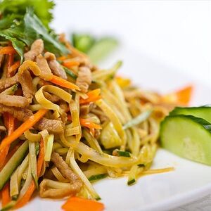 Салат из огурца соломкой со свининой