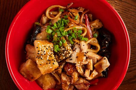 Лапша с курицей и хрустящими баклажанами