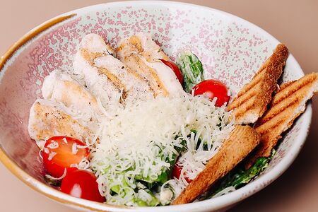 Цезарь с куриным филе