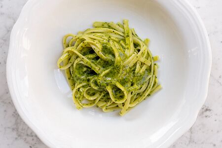 Лингвини с соусом песто