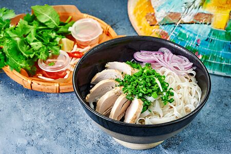 ФО-Га с курицей и рисовой лапшой