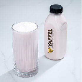 Молочный коктейль клубничный