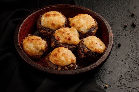 Шампиньоны с сыром