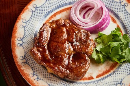 Стейк из cвинoй шеи с соусом чимичурри