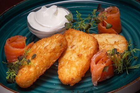 Картофельные драники с форелью слабой соли 