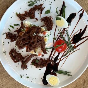 Оливье c рваной говядиной