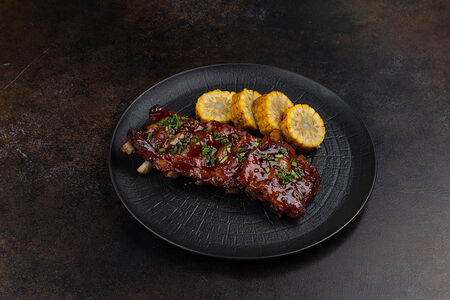 Свиные ребрышки с кукрузой