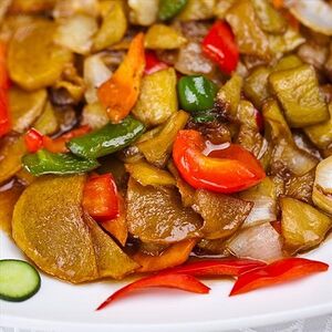 Жареные баклажаны с картофелем и сладким перцем