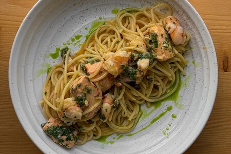 Паста с креветками и лососем