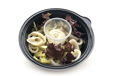 Салат с кальмарами