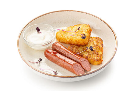 Драники с колбасками из говядины и яйцом пашот