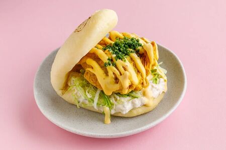 С хрустящим цыпленком и соусом манго-чили