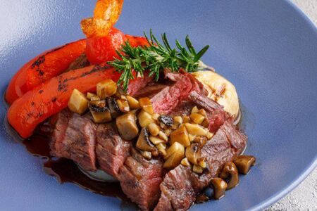 Стейк тальята с овощами на гриле