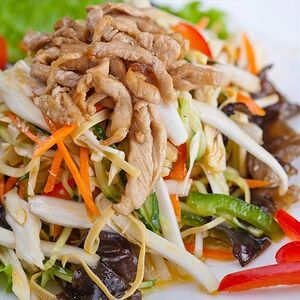 Салат из пекинской капусты со свининой