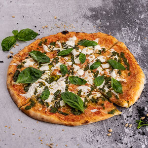 Пицца с сыром страчателла