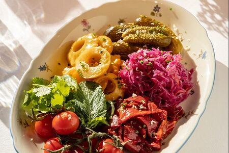 Домашние соленья, большая тарелка 