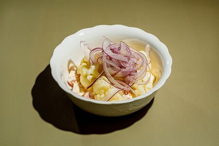 Салат с цветной капустой и томатами