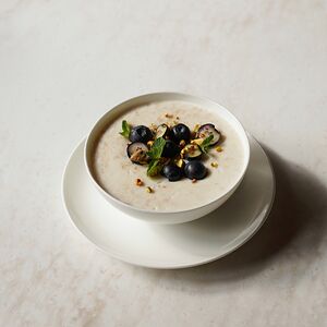 Каша овсяная с карамелью и голубикой