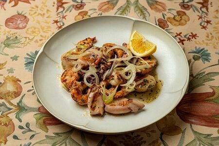 Морепродукты на гриле с фенхелем и лимоном