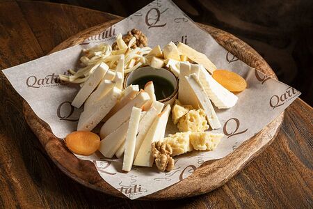 Сырная тарелка по-грузински