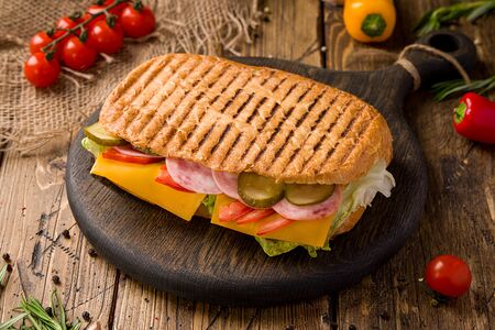 Сэндвич-чиабата  с ветчиной