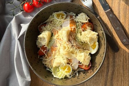 Салат Цезарь с курицей