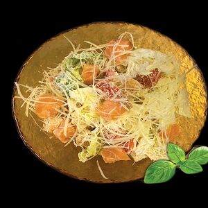 Салат Цезарь с семгой