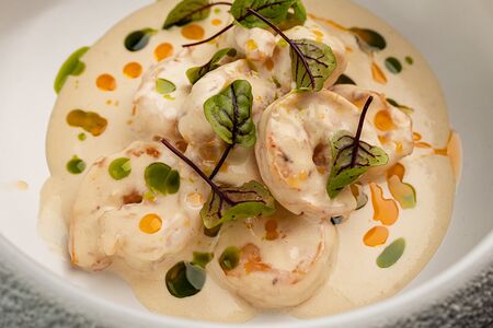 Тигровые креветки в сливочном соусе 