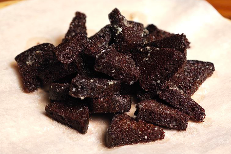 Гренки с чесночным соусом