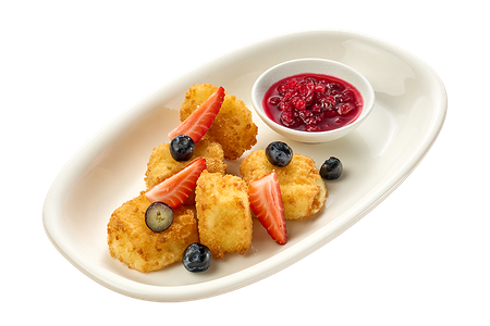 Сулугуни фри с брусничным соусом