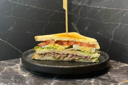 Сендвич с тунцом